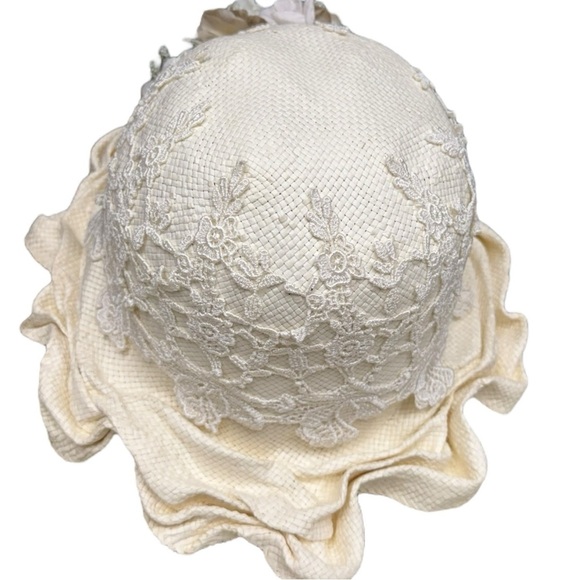 Elegant Vintage Cream Straw Hat with Floral Accent, One Size - Picture 6 of 7